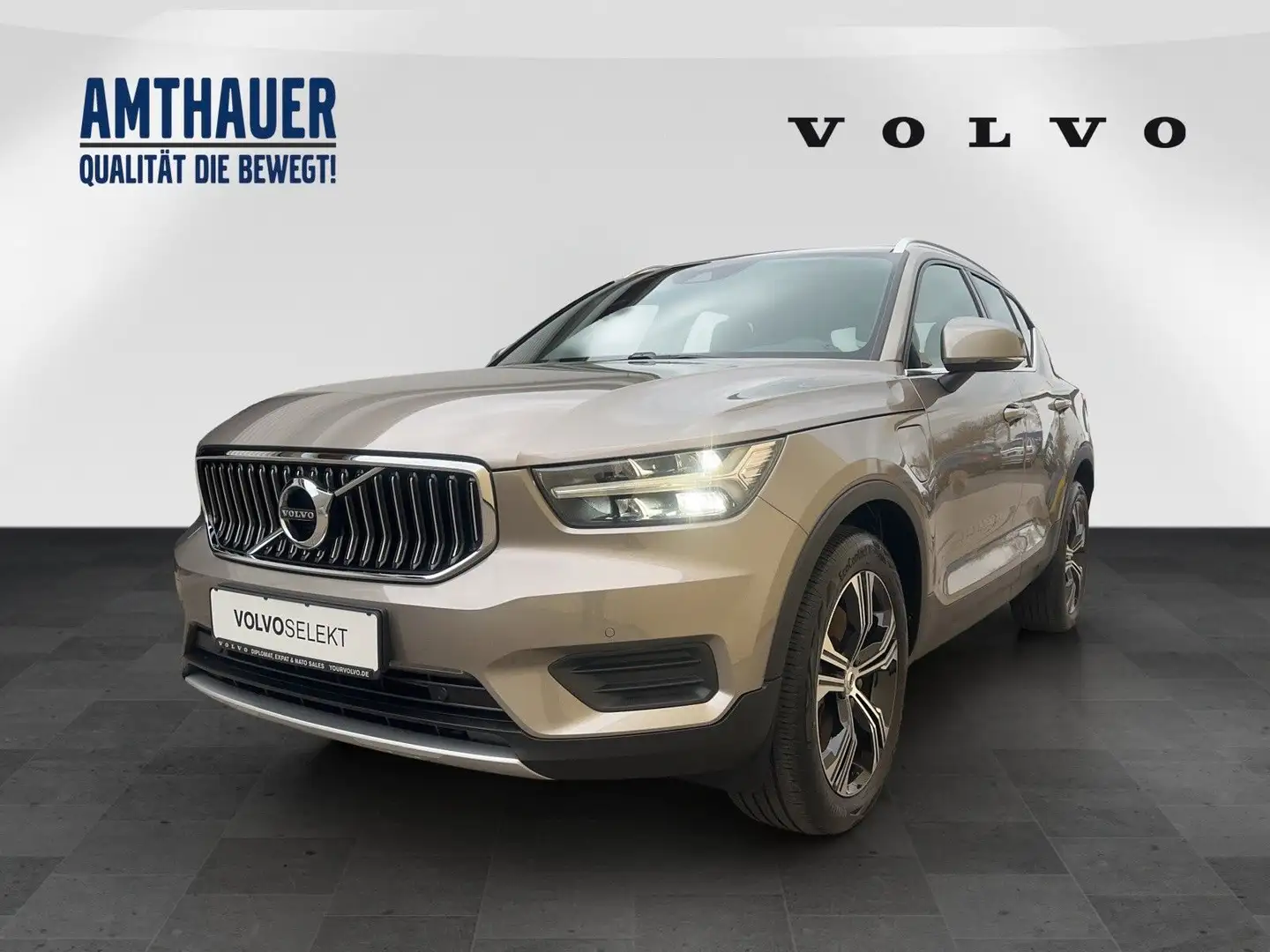 Volvo XC40 T4  Inscription Expr. Recharge - Sitzh. 19" siva - 1