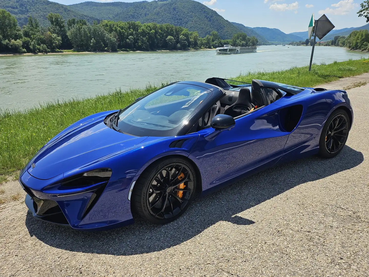 McLaren Artura PHEV 7,4kWh Blau - 1