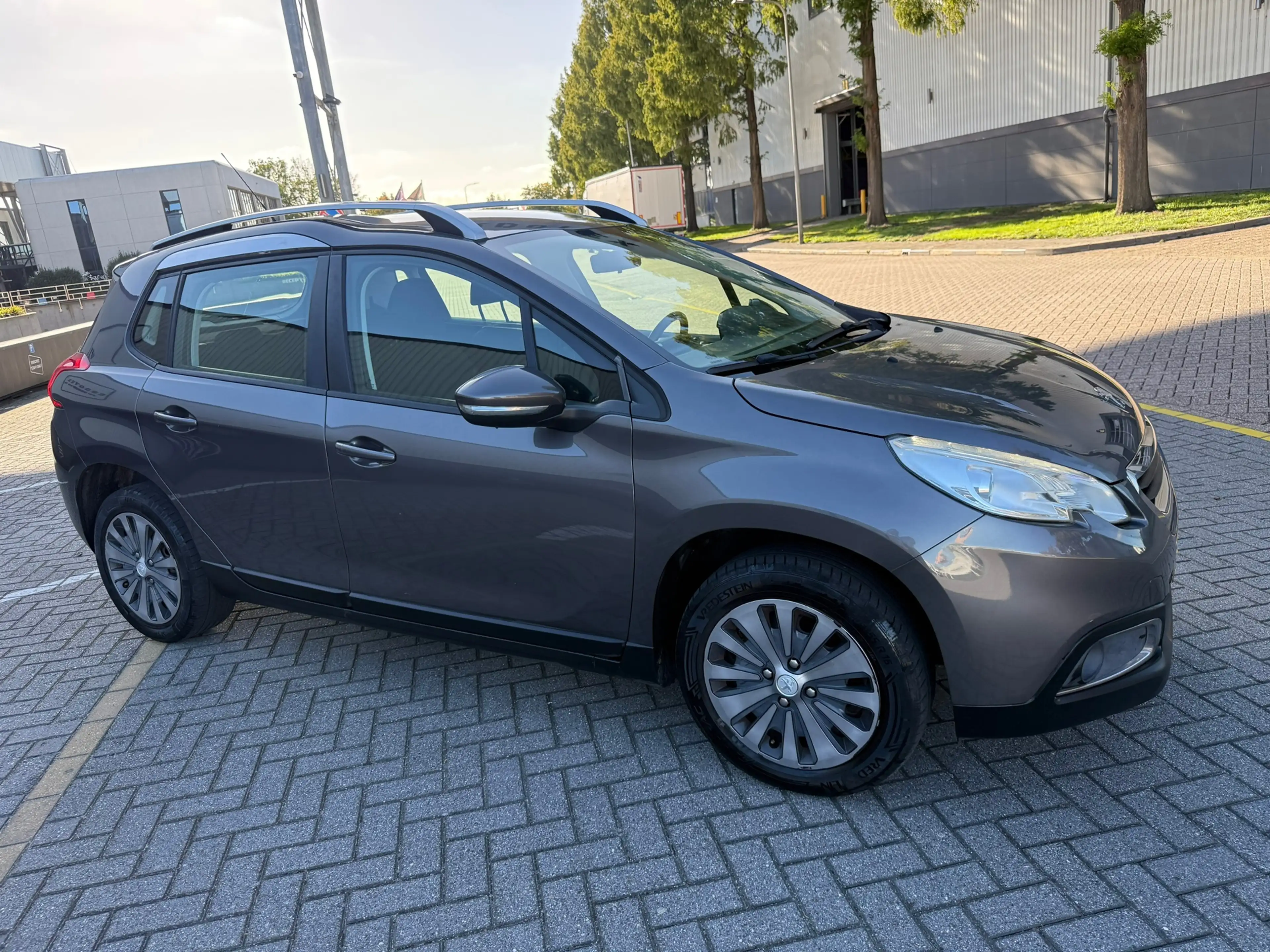Peugeot 2008 1.2 VTi Active*Automaat*AIRCO*APK*NAP*NAVI*TERKHAA — photo 4