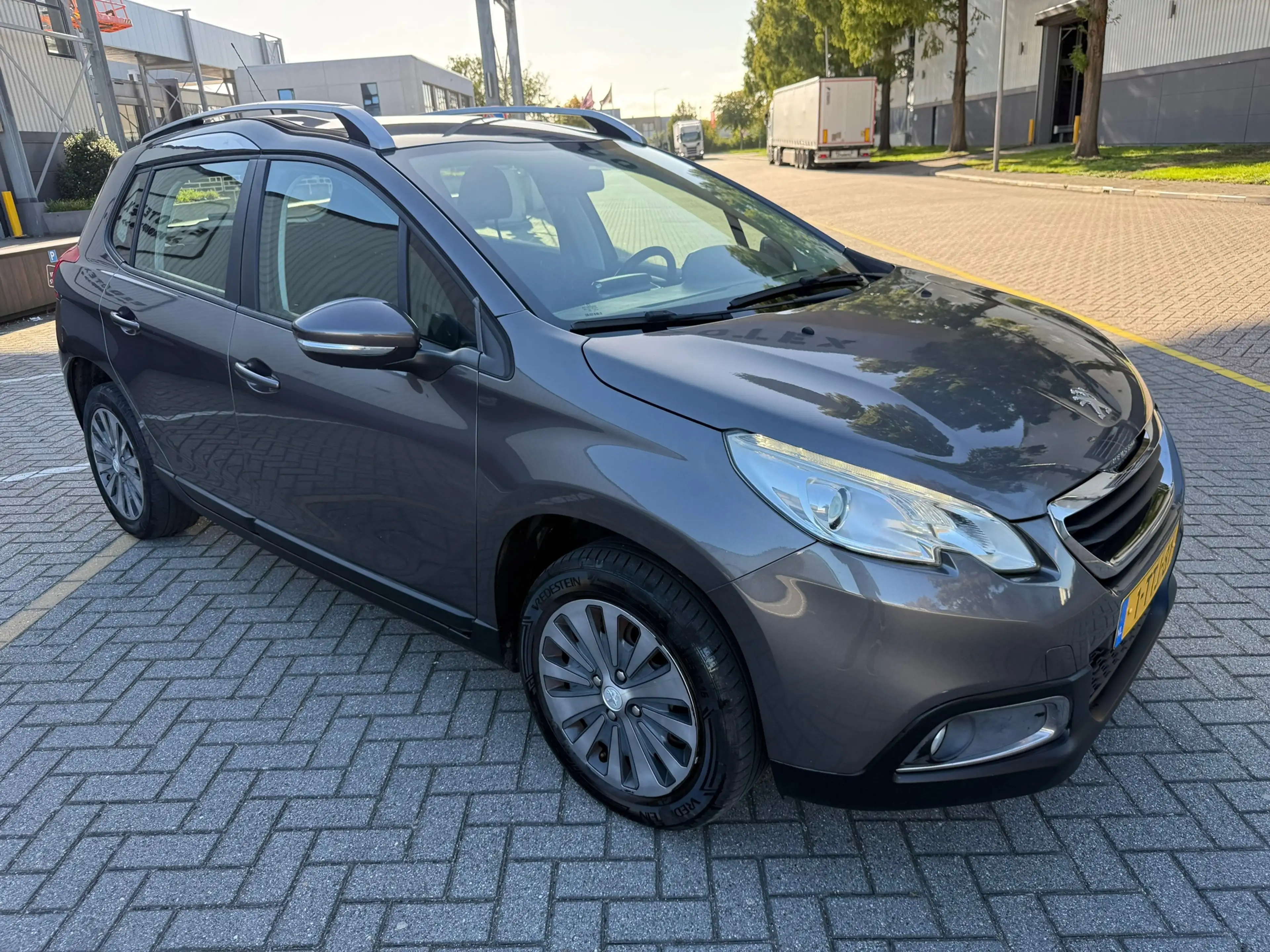 Peugeot 2008 1.2 VTi Active*Automaat*AIRCO*APK*NAP*NAVI*TERKHAA — photo 3