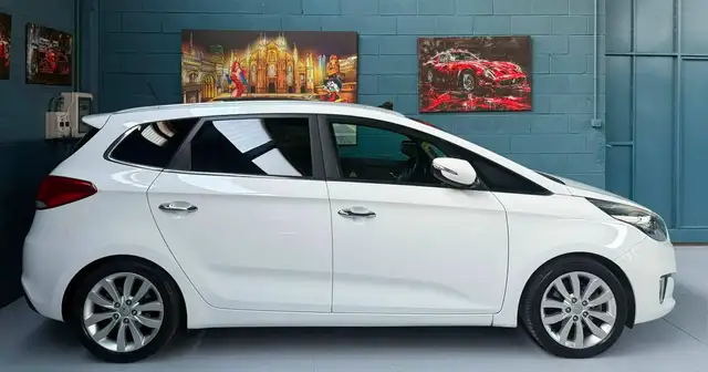 Kia Carens view 3