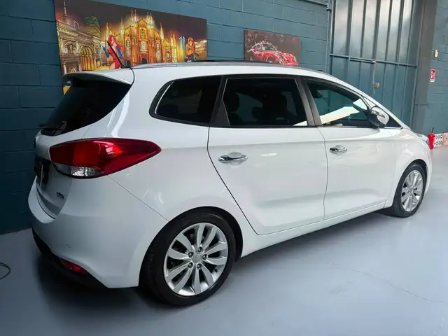 Kia Carens view 4