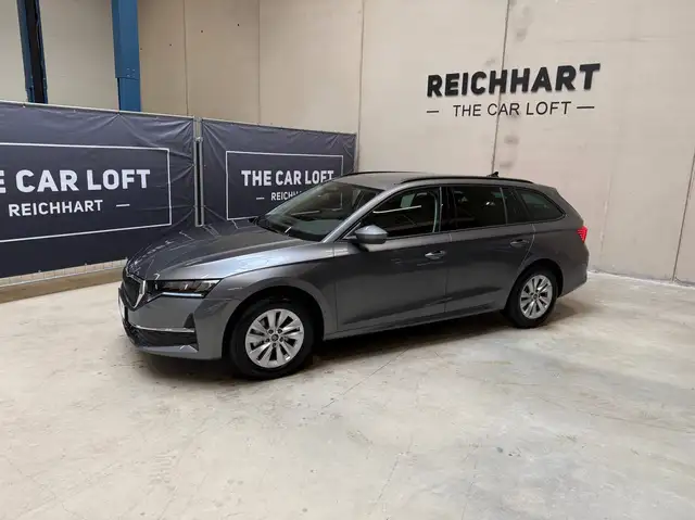 Skoda Octavia view 2