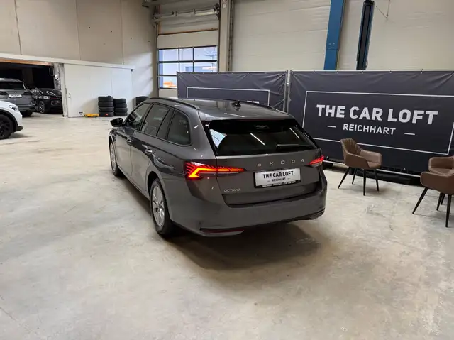 Skoda Octavia view 3