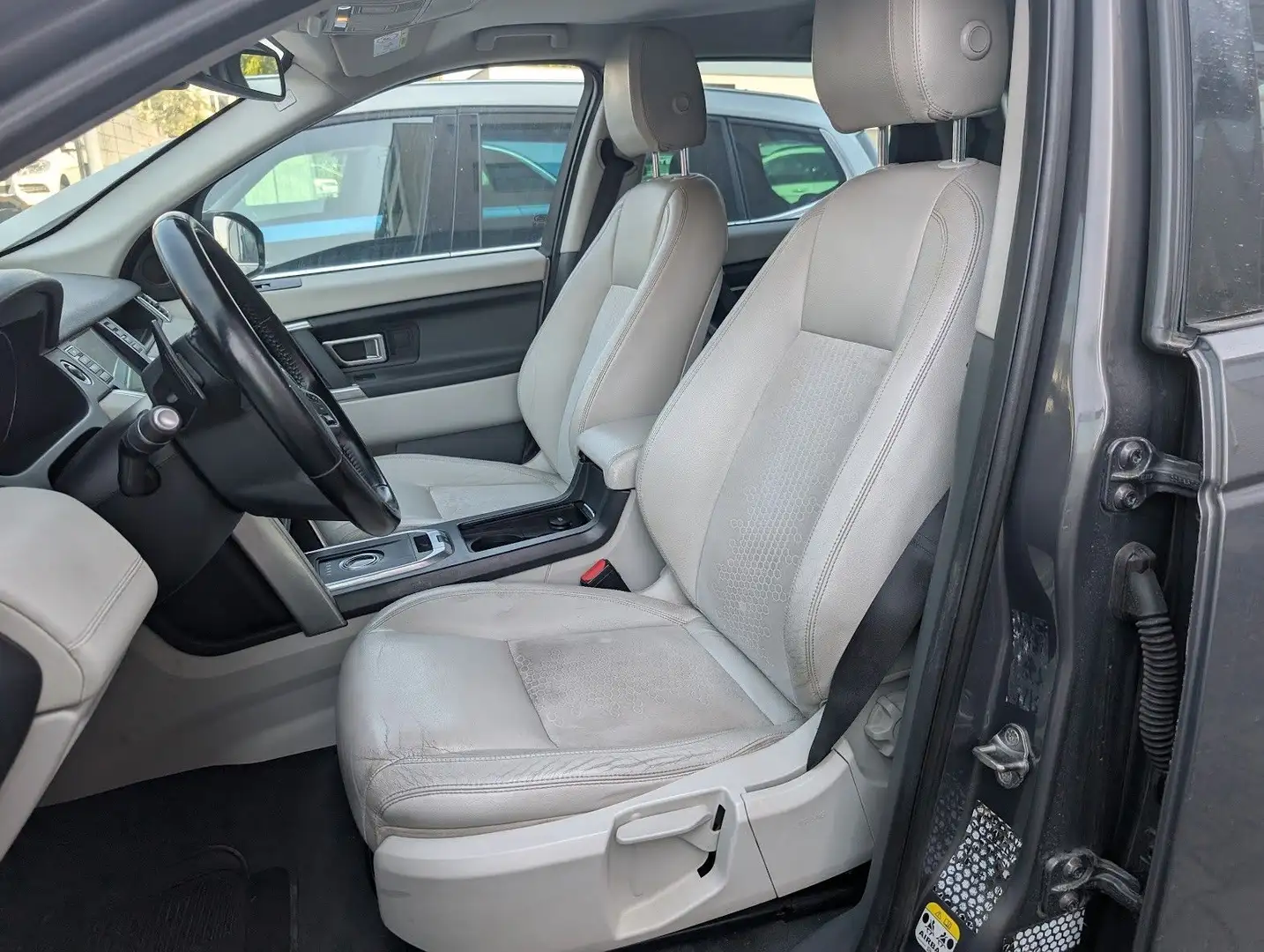 Land Rover Discovery Sport SE AWD Navi. Bi-Xenon. PDC. Temp Grau - 2