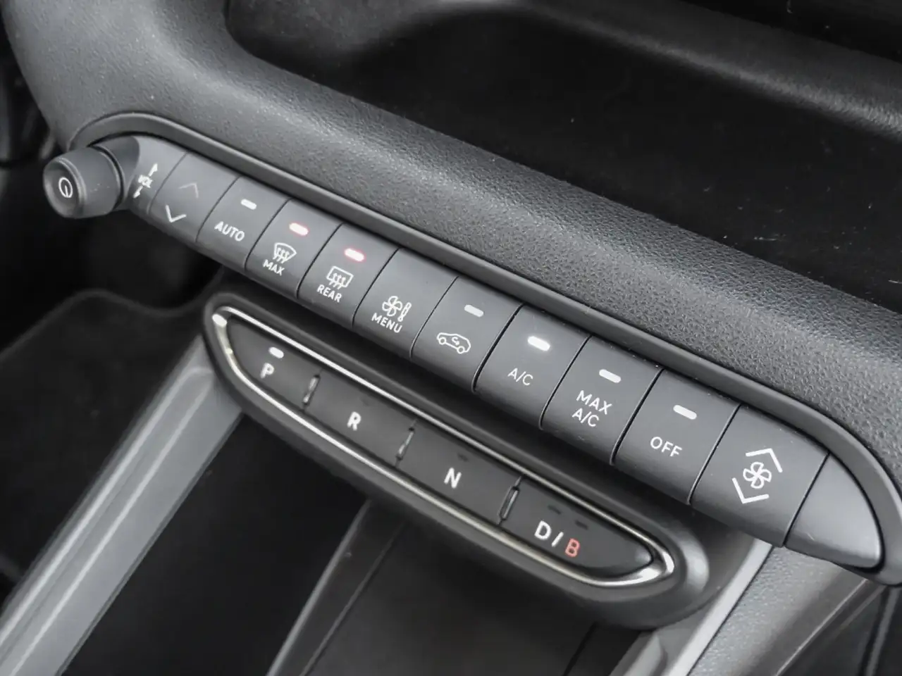 Jeep Avenger LONGITUDE WINTERPAKET NAVI Apple CarPlay & Android 16