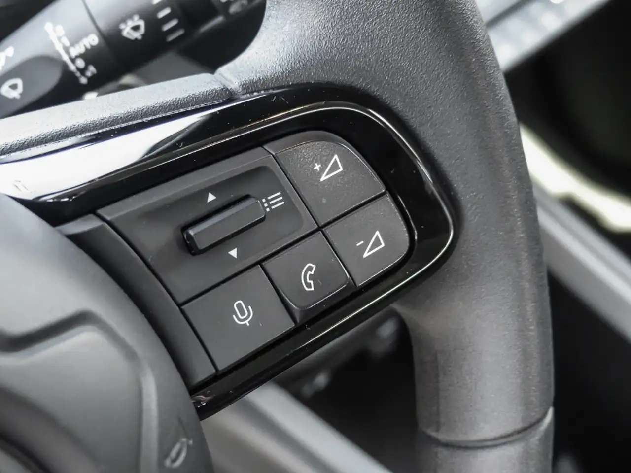 Jeep Avenger LONGITUDE WINTERPAKET NAVI Apple CarPlay & Android 13