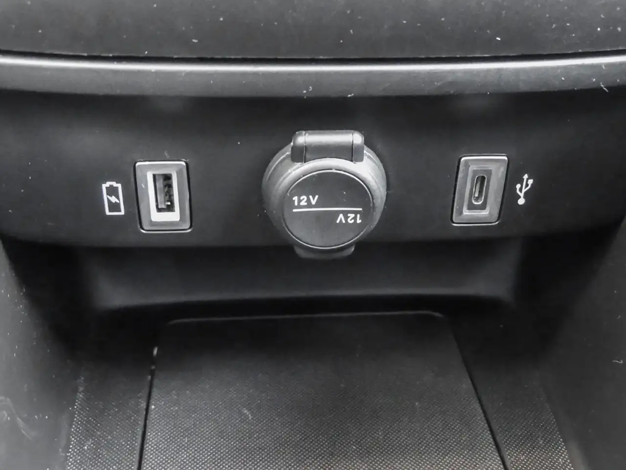 Jeep Avenger LONGITUDE WINTERPAKET NAVI Apple CarPlay & Android 18