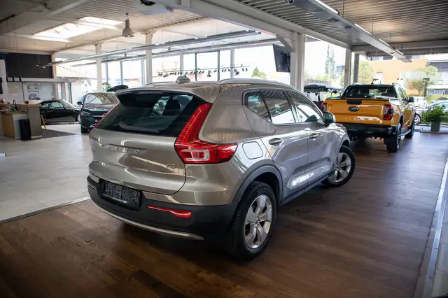 Volvo XC40 view 4