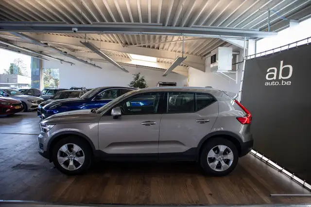 Volvo XC40 view 6