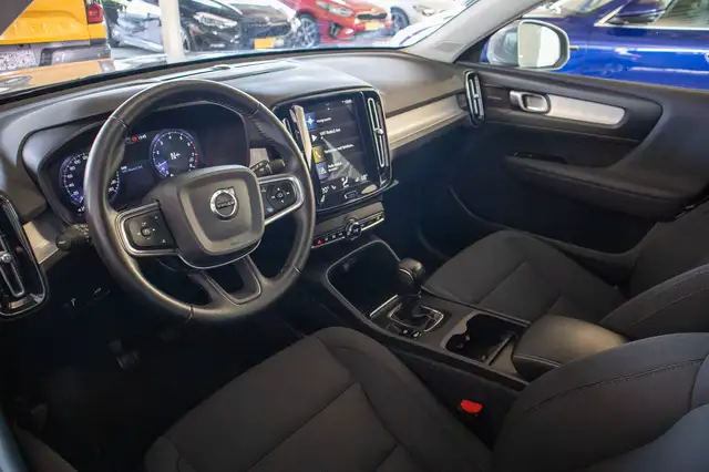 Volvo XC40 view 9