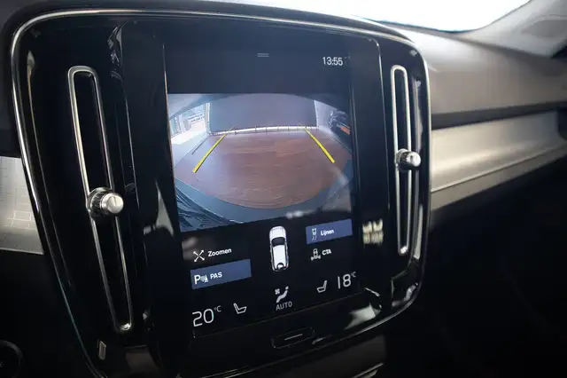 Volvo XC40 view 10