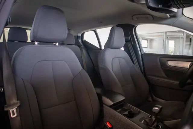 Volvo XC40 view 8