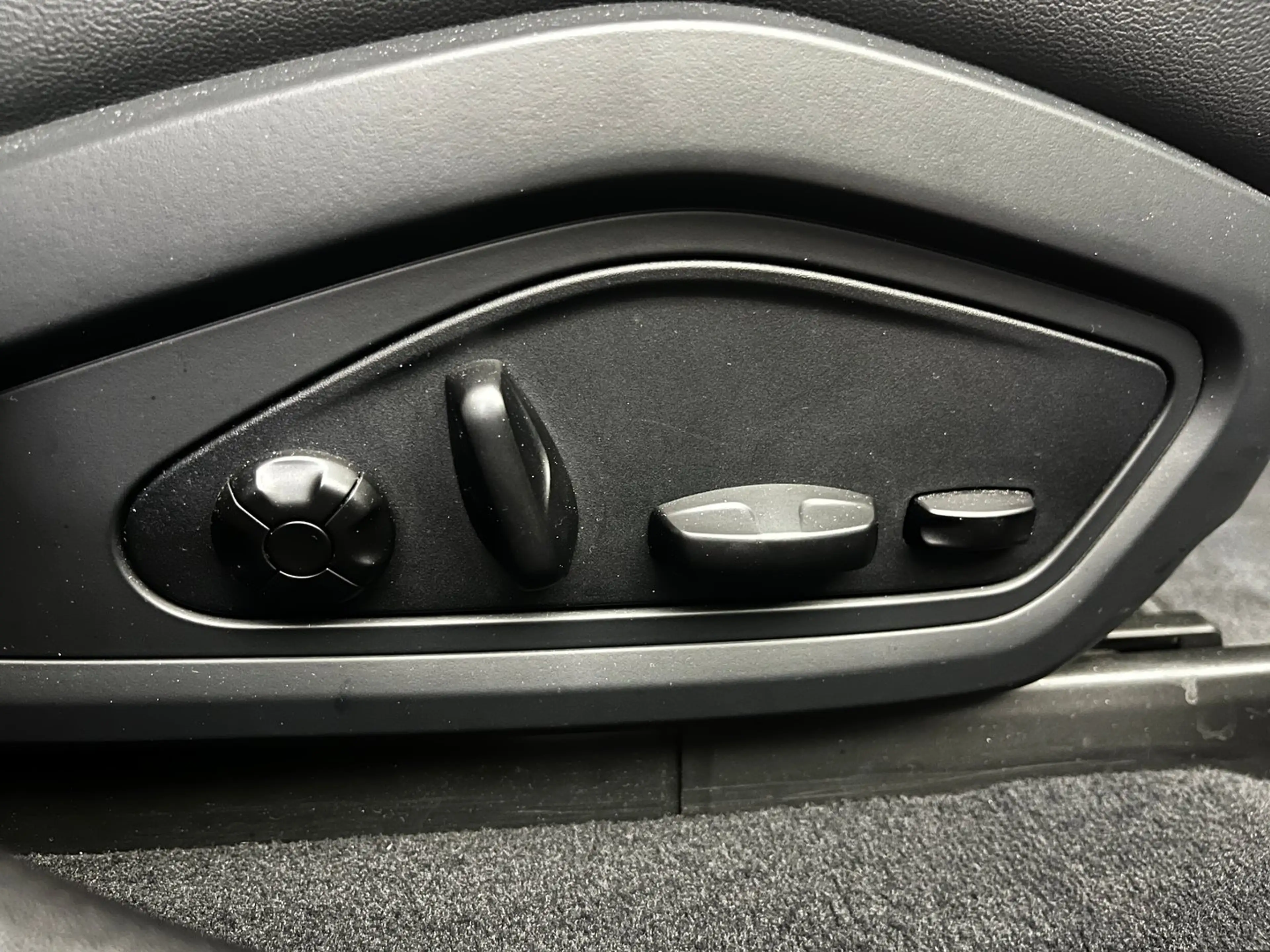 Audi e-tron GT — photo 10