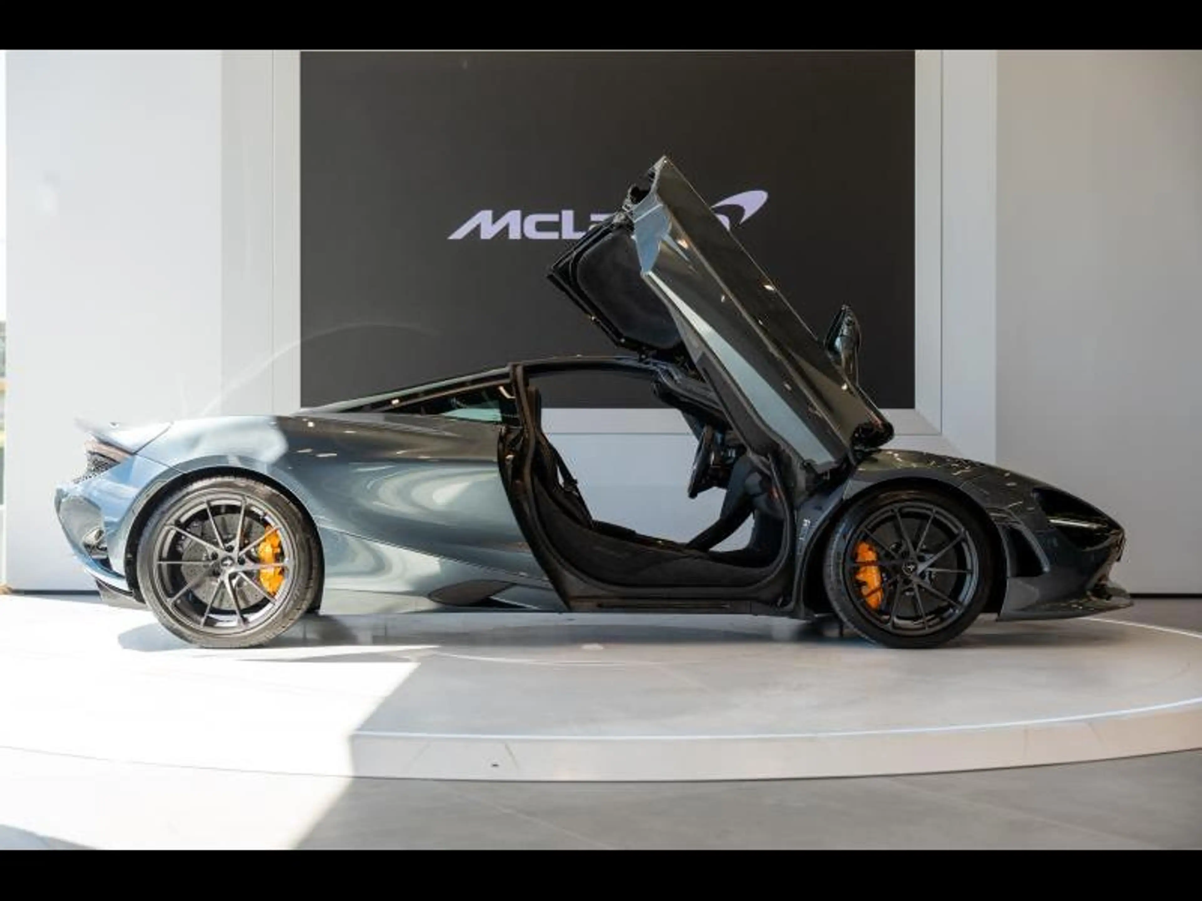 McLaren 750S Performance - 2 years of Warranty and Service incl — photo 7