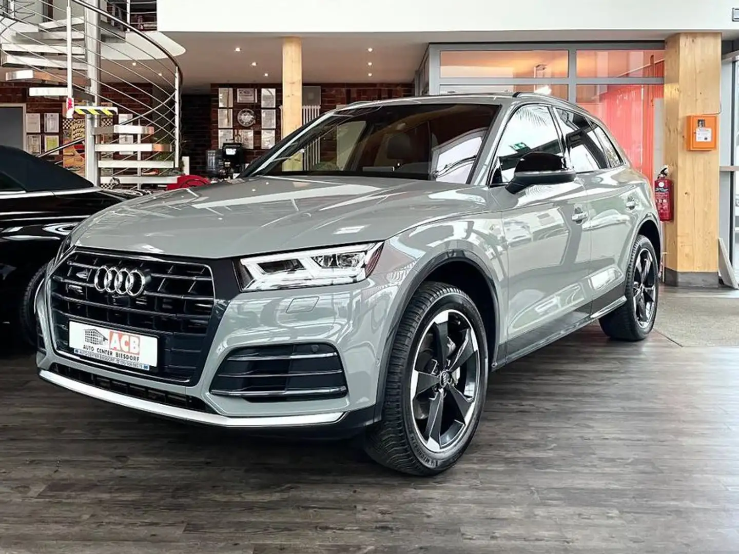 Audi Q5 TFSI qu. S-Line black LED Pano AHK Raute 360° Grau - 2