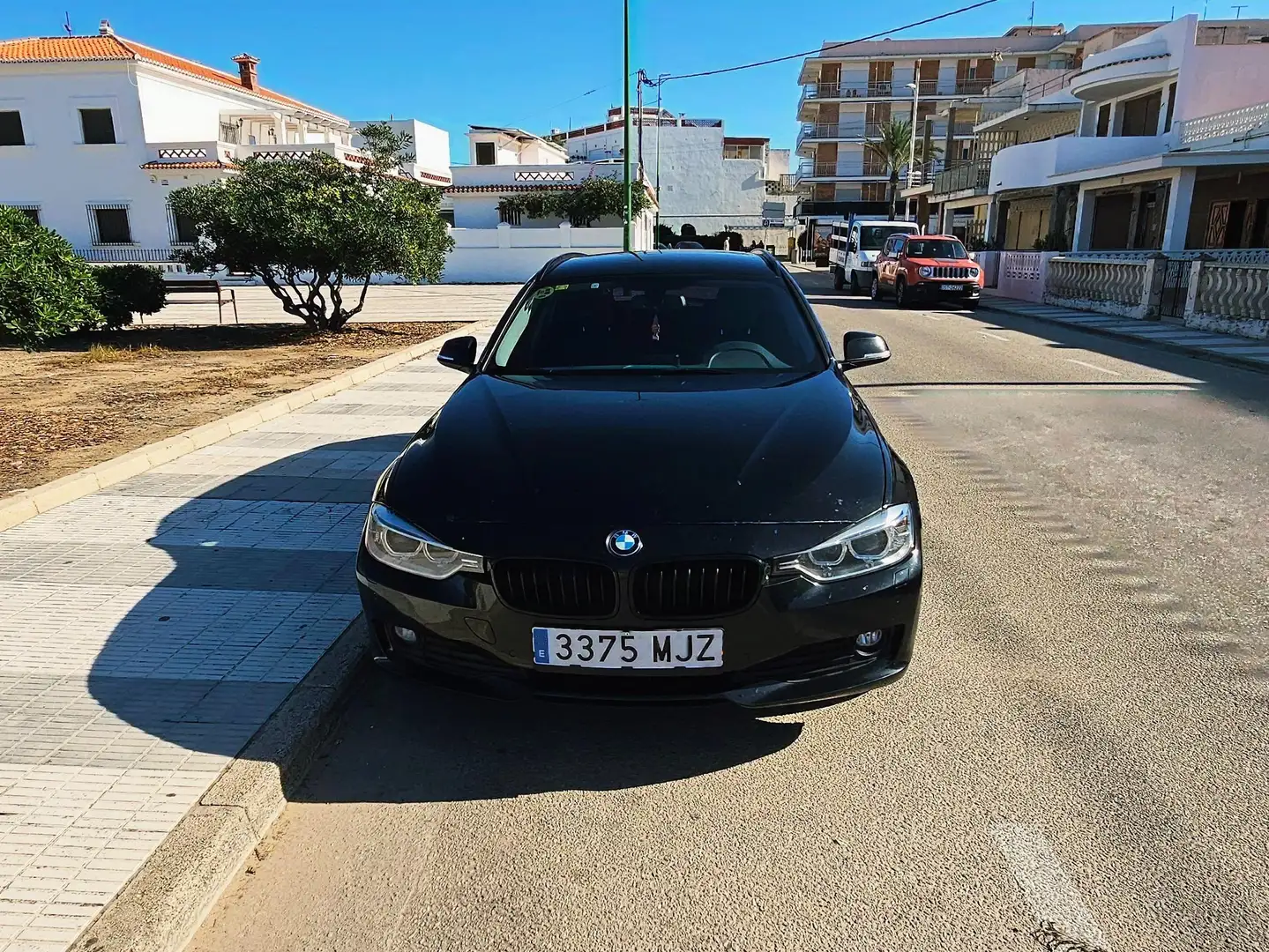 BMW 320 320dA Touring Essential Edition Essential Edition Negro - 2