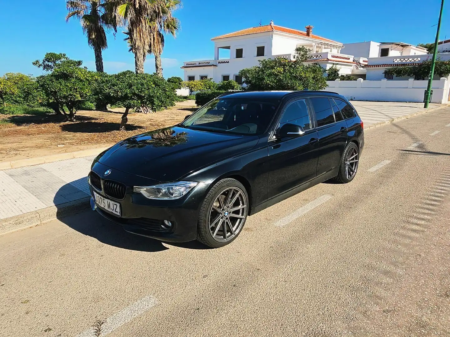 BMW 320 320dA Touring Essential Edition Essential Edition Negro - 1