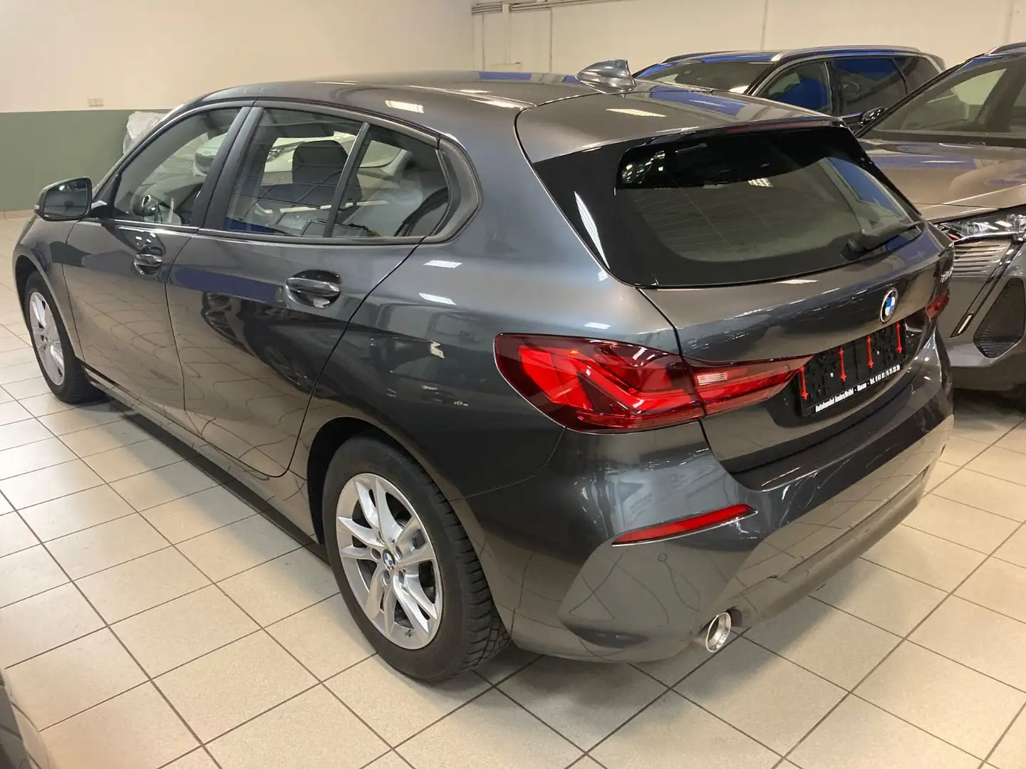BMW 116 d Navi/VC LED Sitzhzg AHK abn. Gris - 2