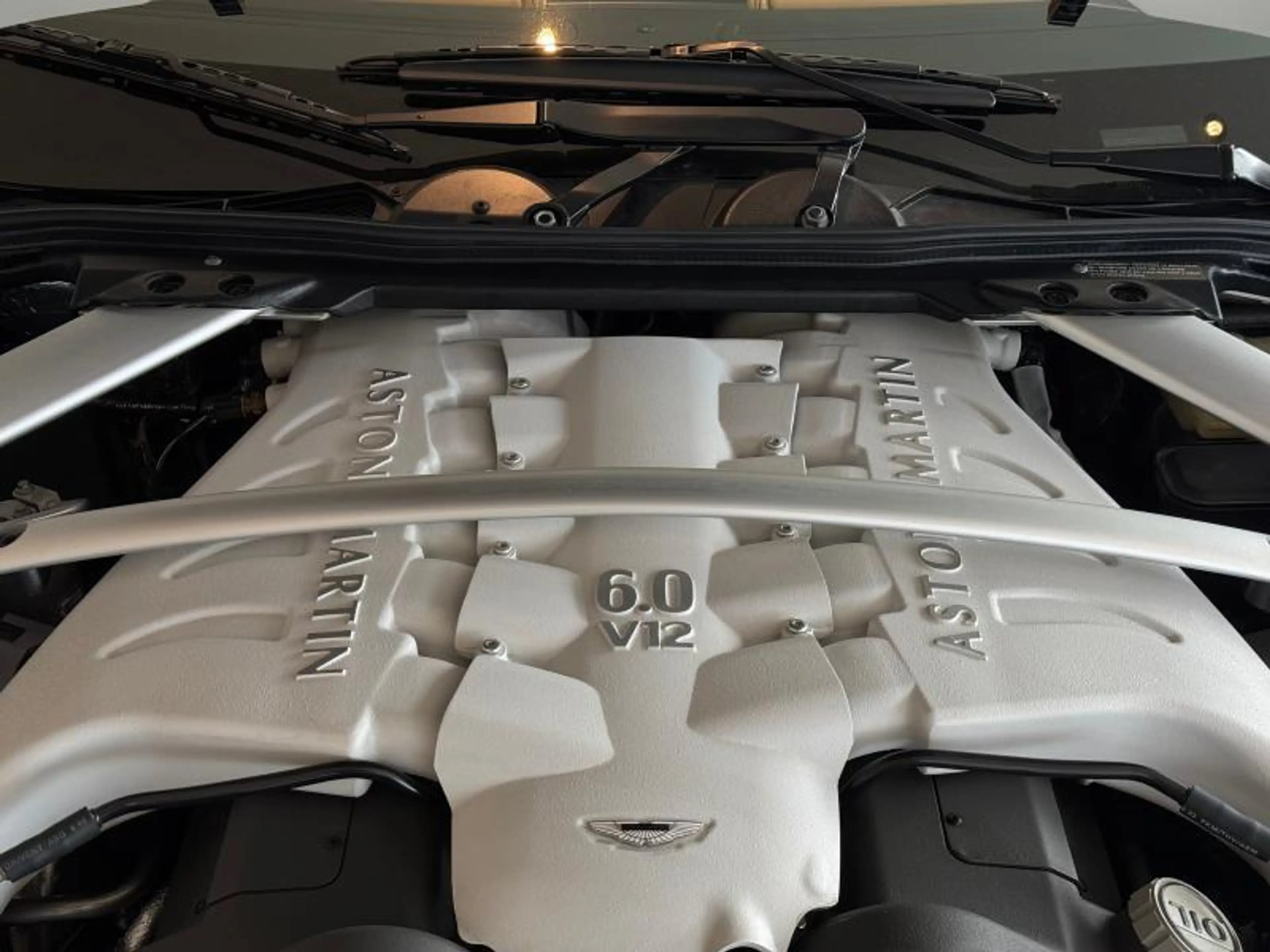 Aston Martin DBS DBS — photo 11