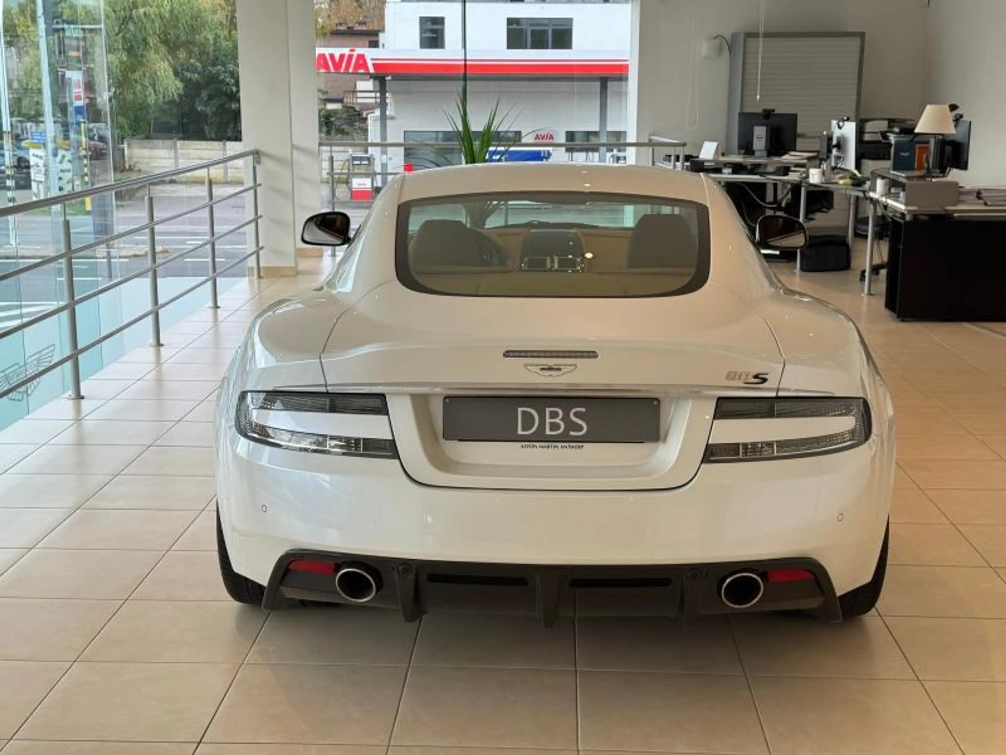 Aston Martin DBS DBS — photo 4
