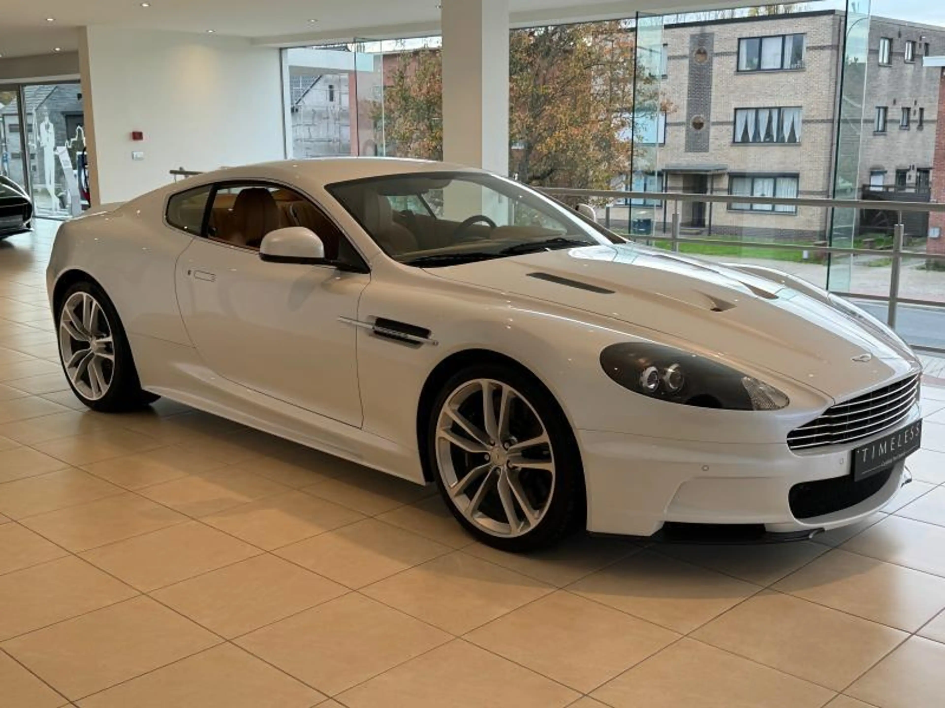 Aston Martin DBS DBS — photo 3