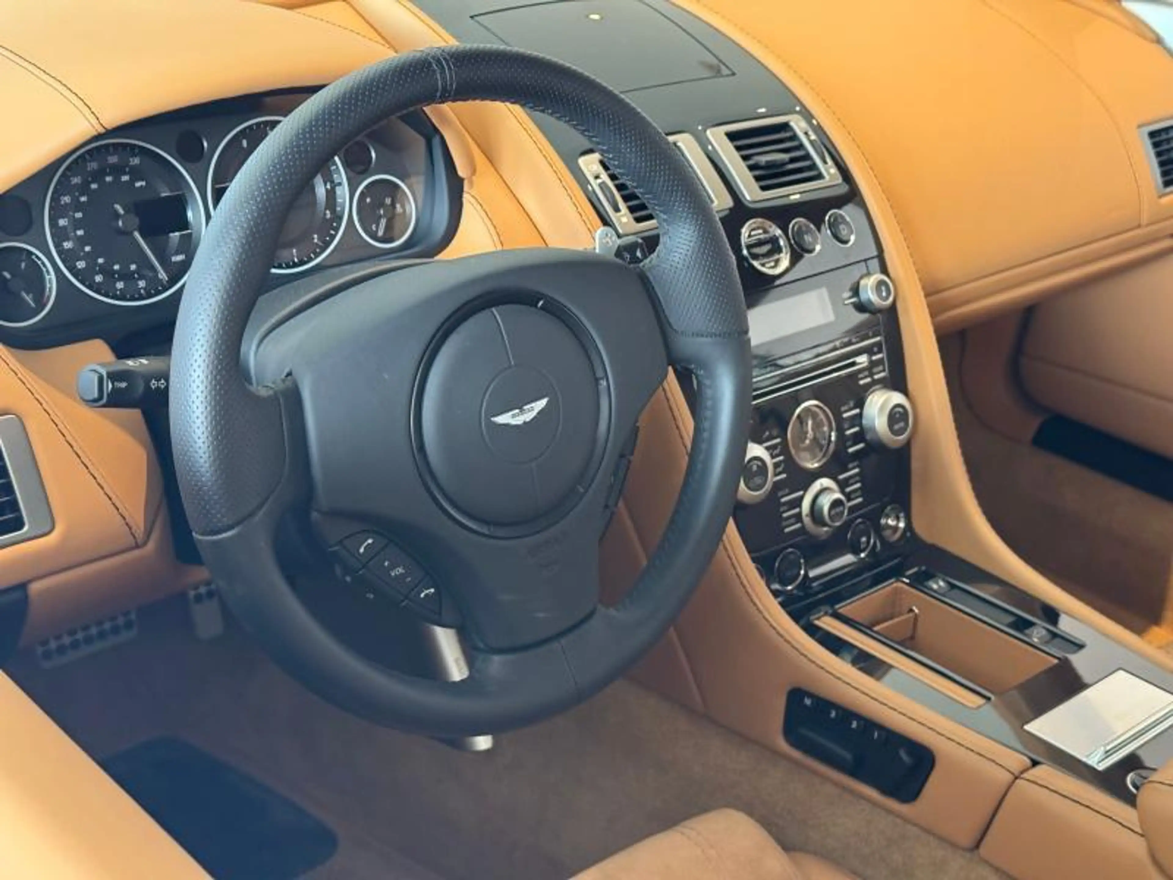 Aston Martin DBS DBS — photo 6
