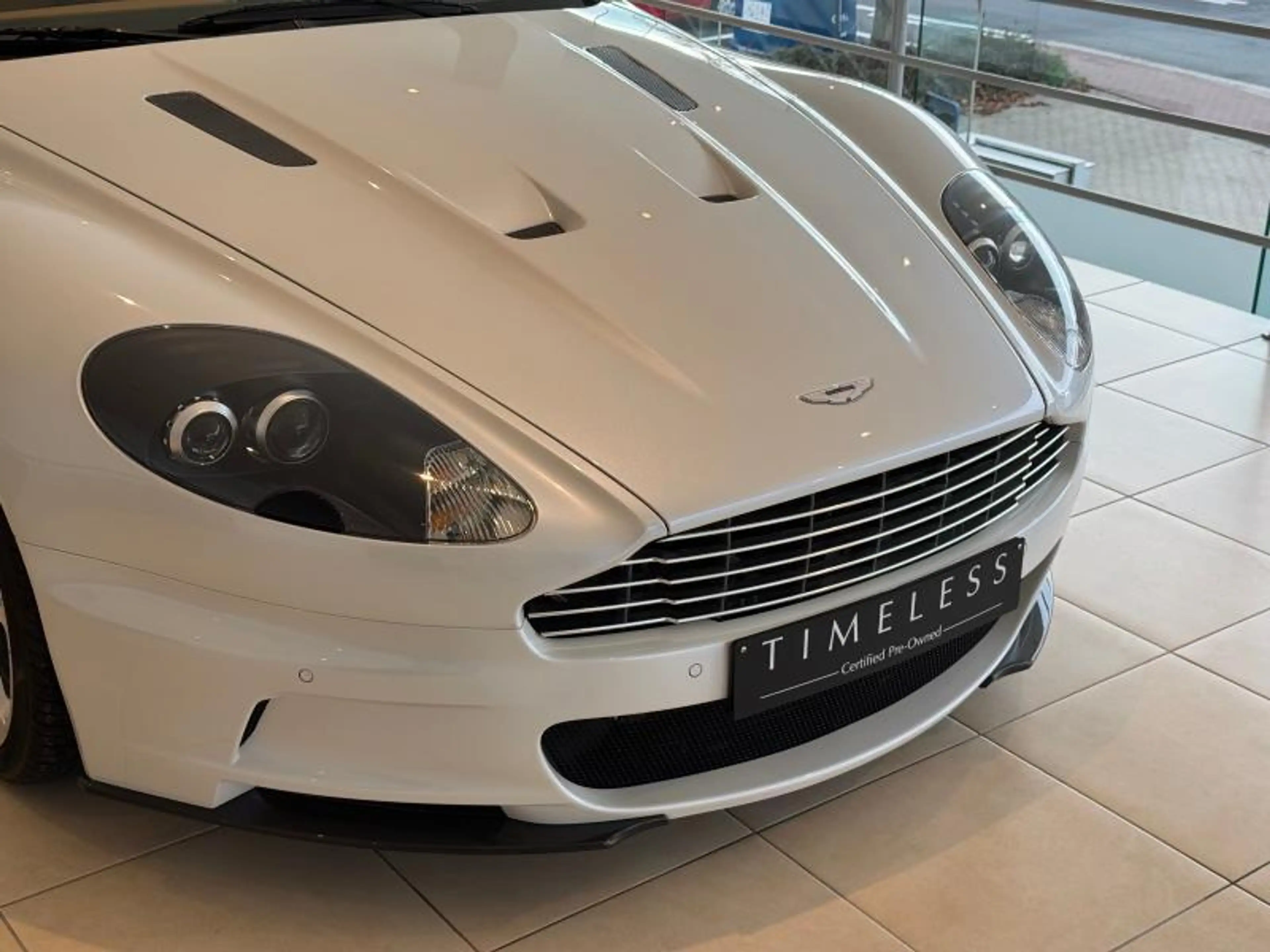 Aston Martin DBS DBS — photo 10