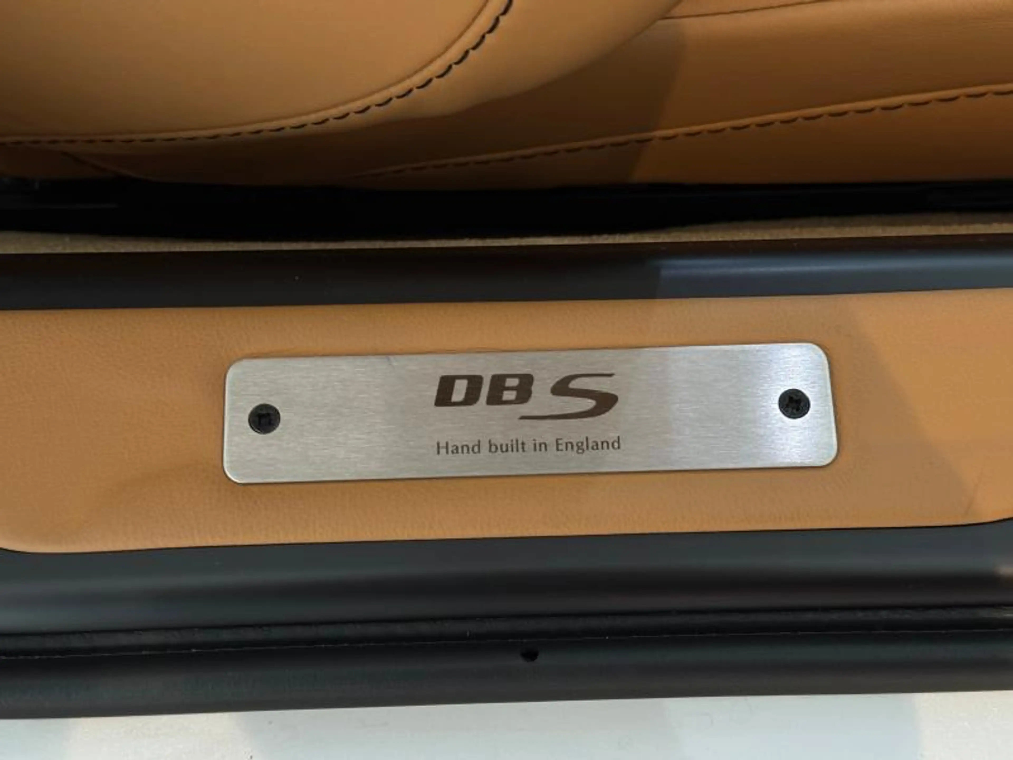 Aston Martin DBS DBS — photo 14