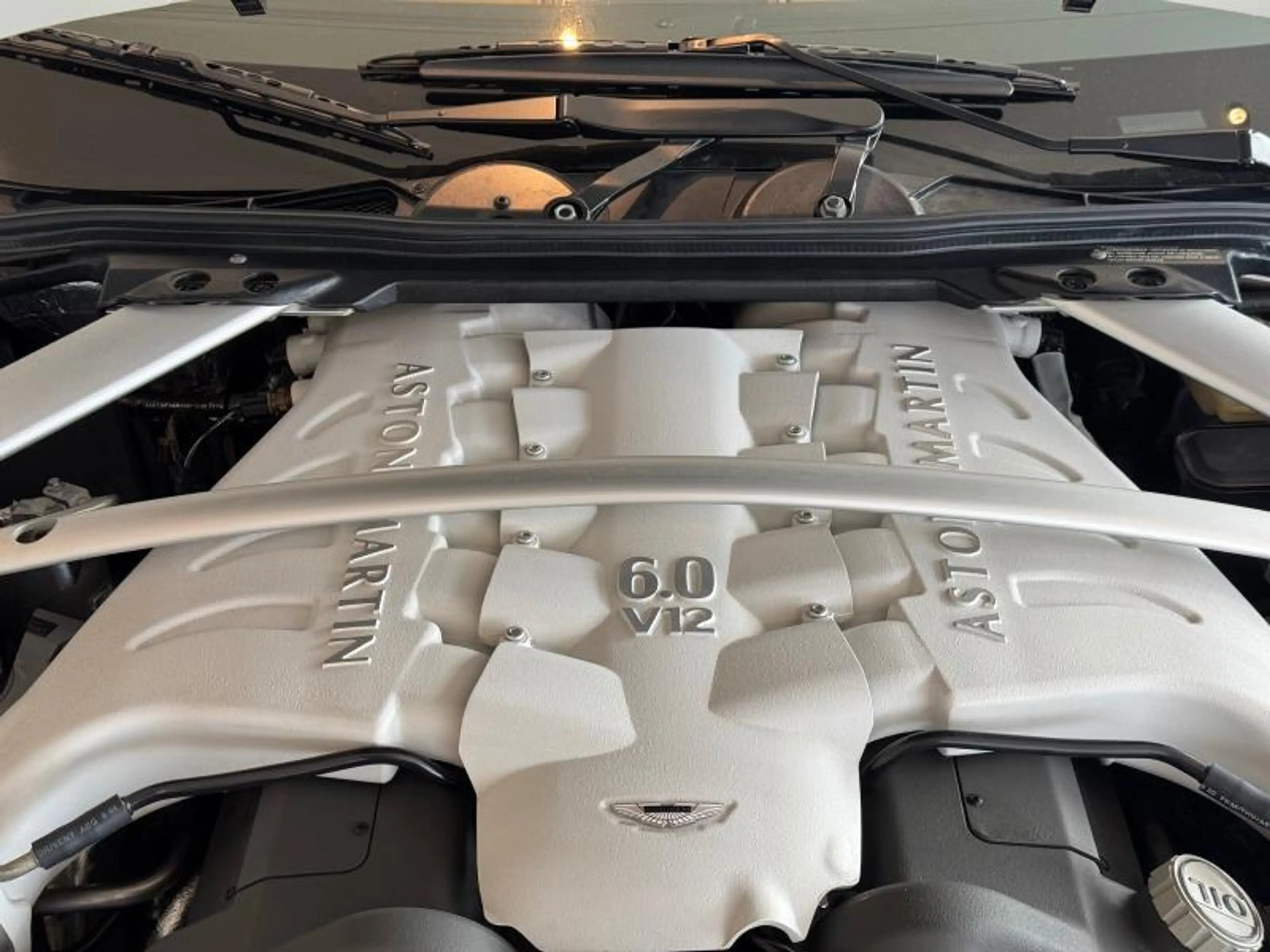 Aston Martin DBS DBS — photo 15
