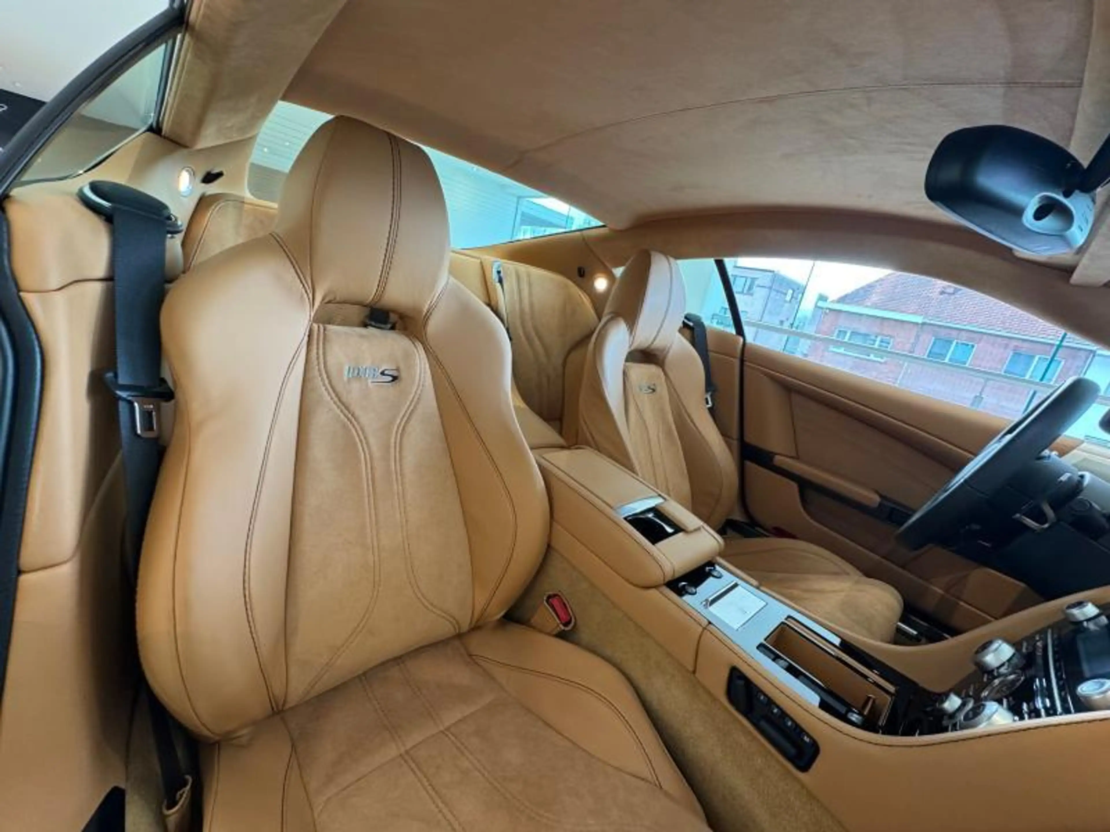 Aston Martin DBS DBS — photo 9