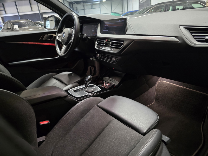 BMW 118 1-serie 118i High Executive Sport Line Pano LED VC — photo 8
