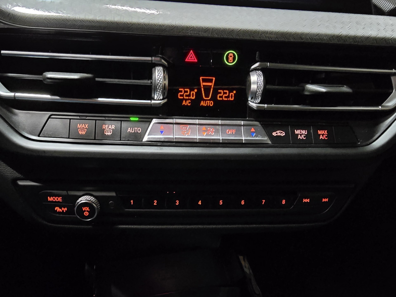 BMW 118 1-serie 118i High Executive Sport Line Pano LED VC — photo 14