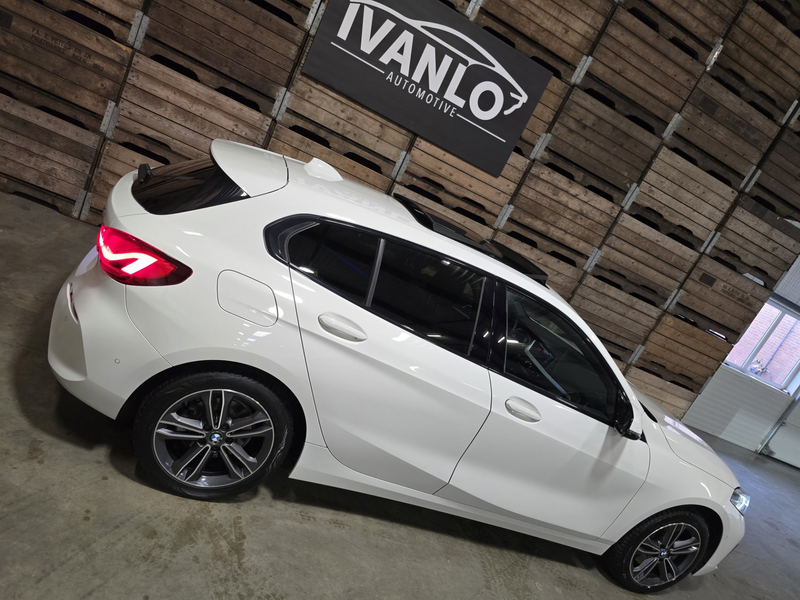 BMW 118 1-serie 118i High Executive Sport Line Pano LED VC — photo 21