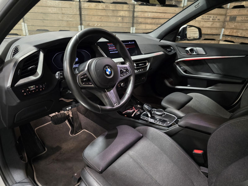 BMW 118 1-serie 118i High Executive Sport Line Pano LED VC — photo 4