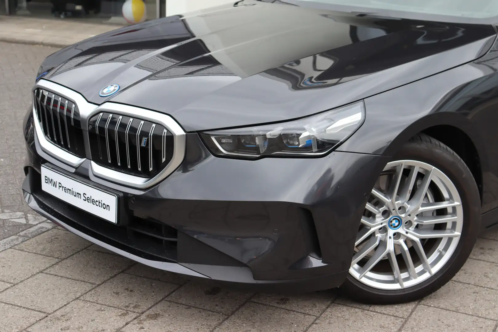 BMW i5 eDrive40 M Sport / Adaptieve LED / Parking Assista Noir - 2