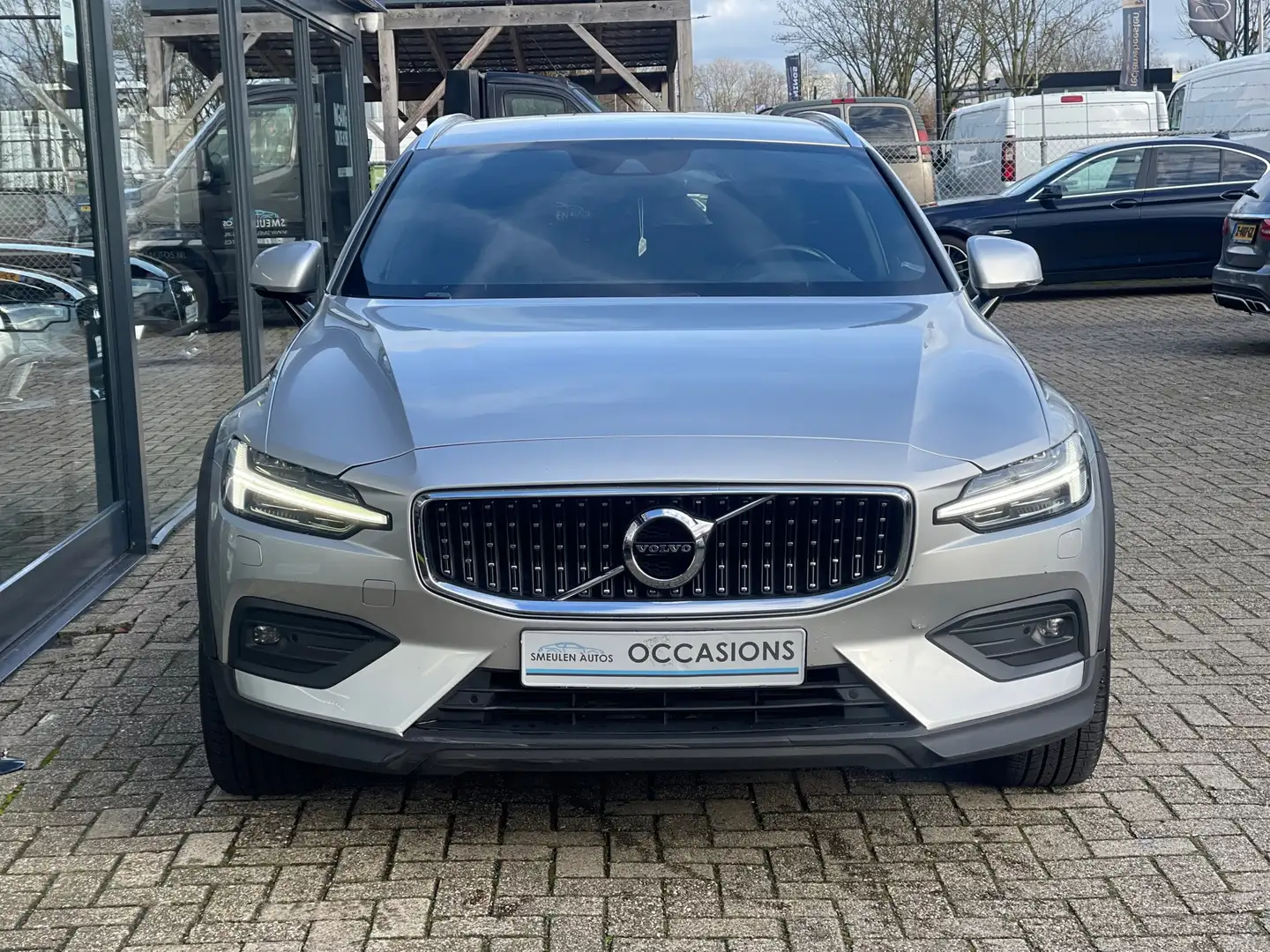 Volvo V60 Cross Country 2.0 D4 AWD Intro Edition SIDEASSIST/LEDER/CRUISE/S Grijs - 2
