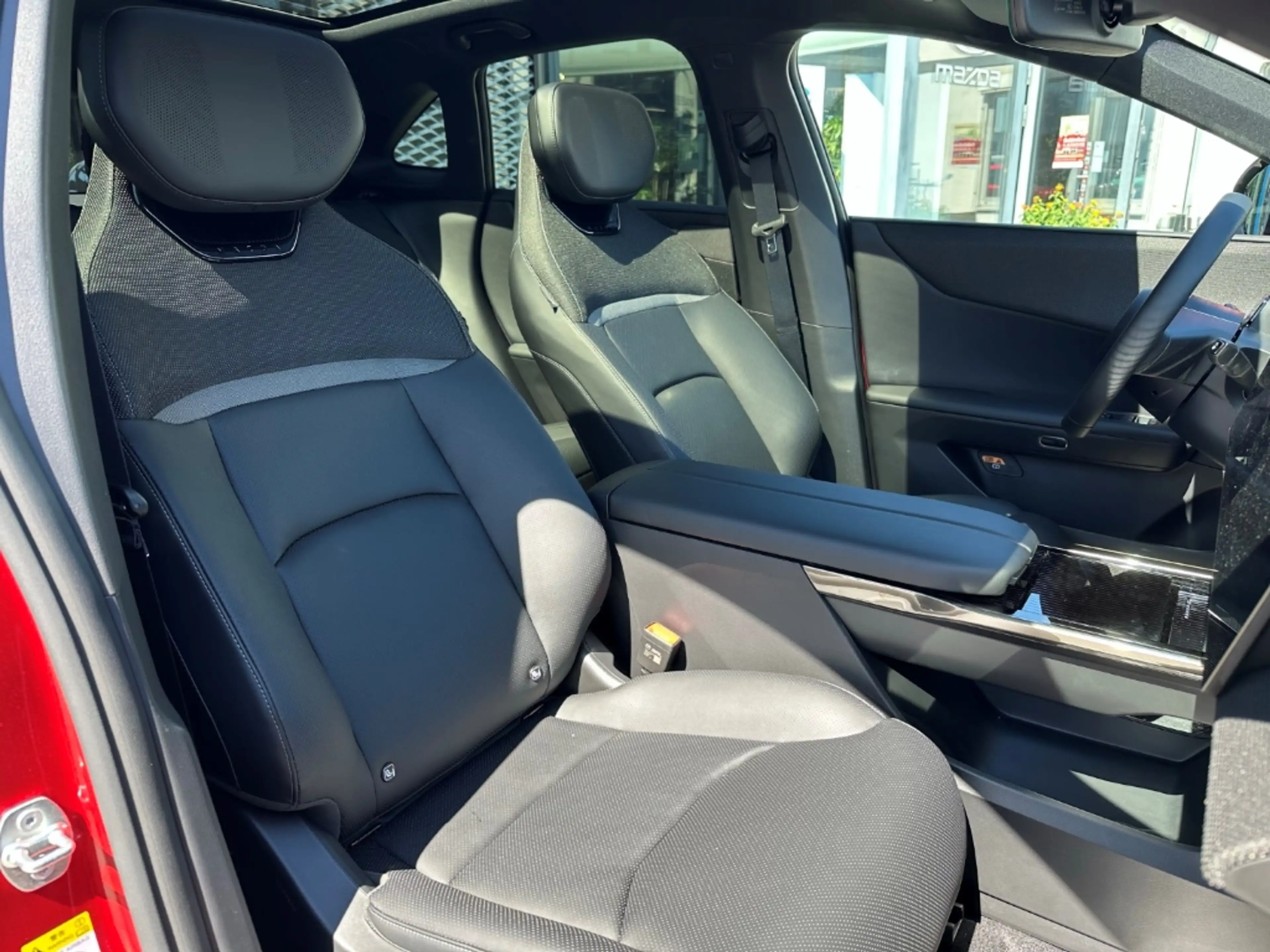 Mazda CX-6e EV TAKUMI 258PS 1AT RWD BKTR PABS HUD Panorama Nav — photo 5