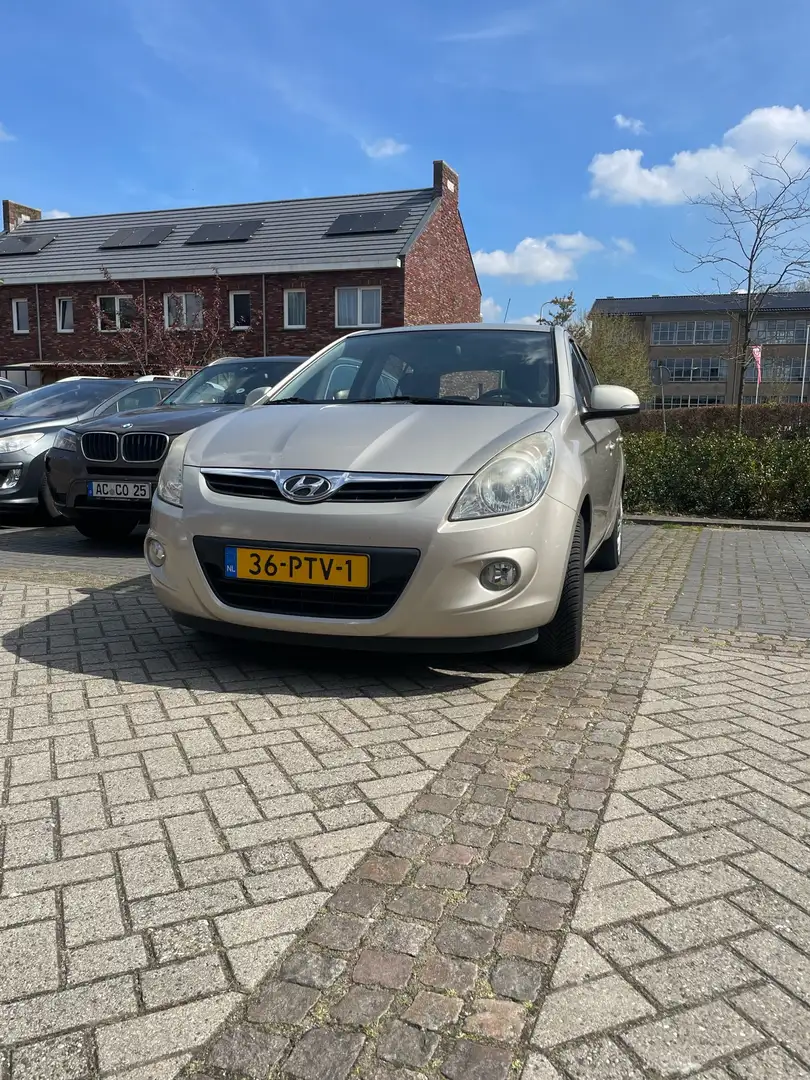 Hyundai i20 1.2i i-Motion Grau - 1