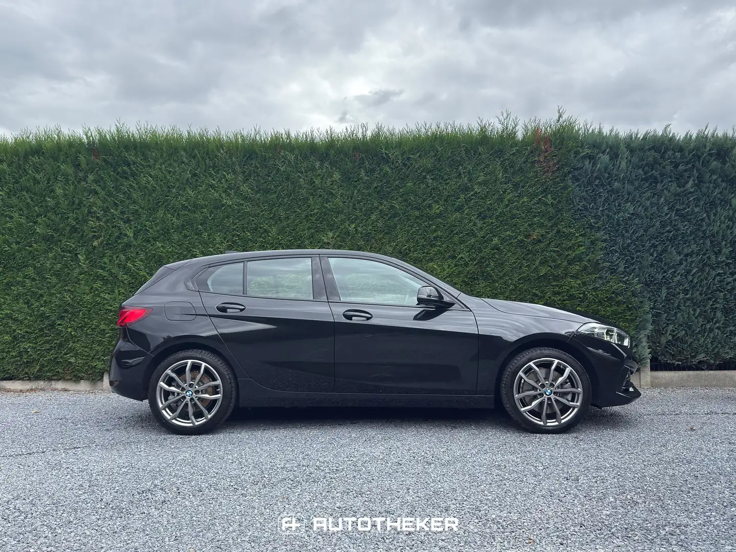 BMW 120 120i Sport Line | Carplay | Camera | Ambient light Noir - 2