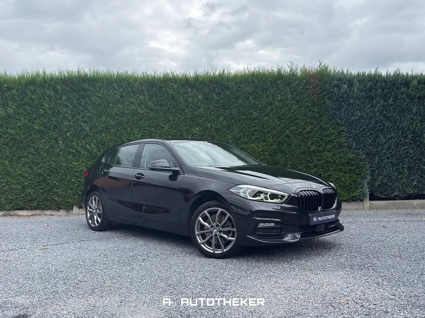 BMW 120 120i Sport Line | Carplay | Camera | Ambient light Noir - 1