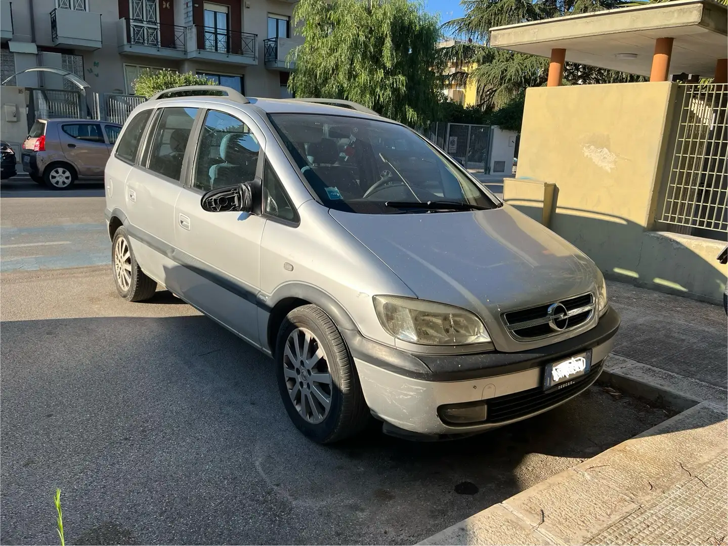 Opel Zafira 1.6 16v Elegance ecoM FL - 1