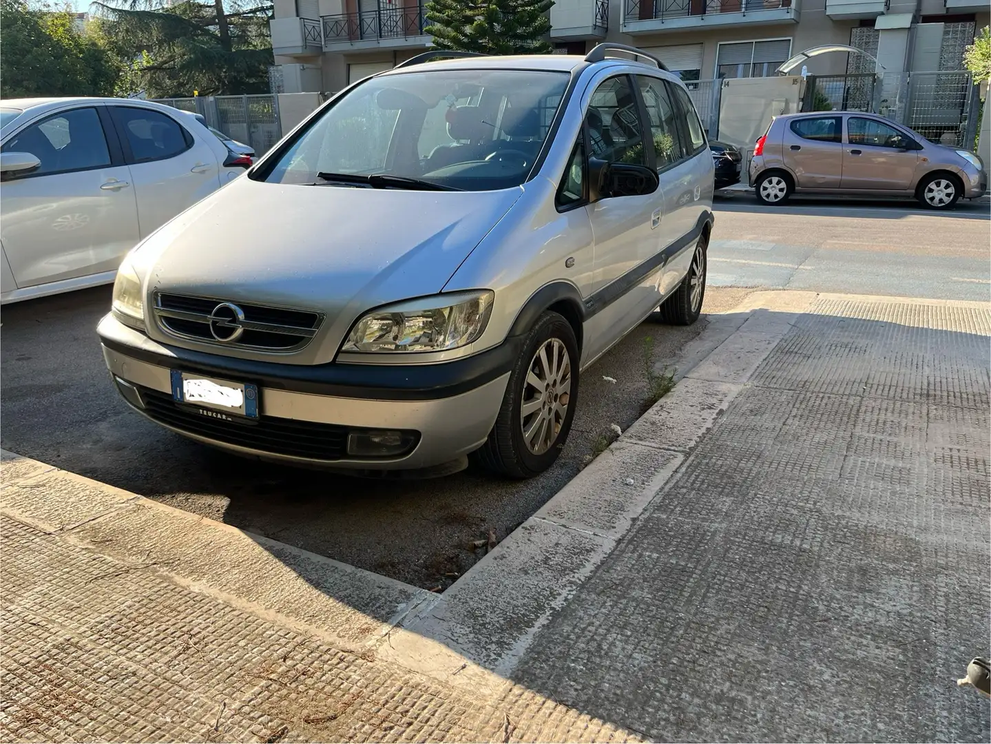 Opel Zafira 1.6 16v Elegance ecoM FL - 2