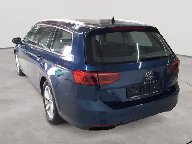 Volkswagen Passat view 2