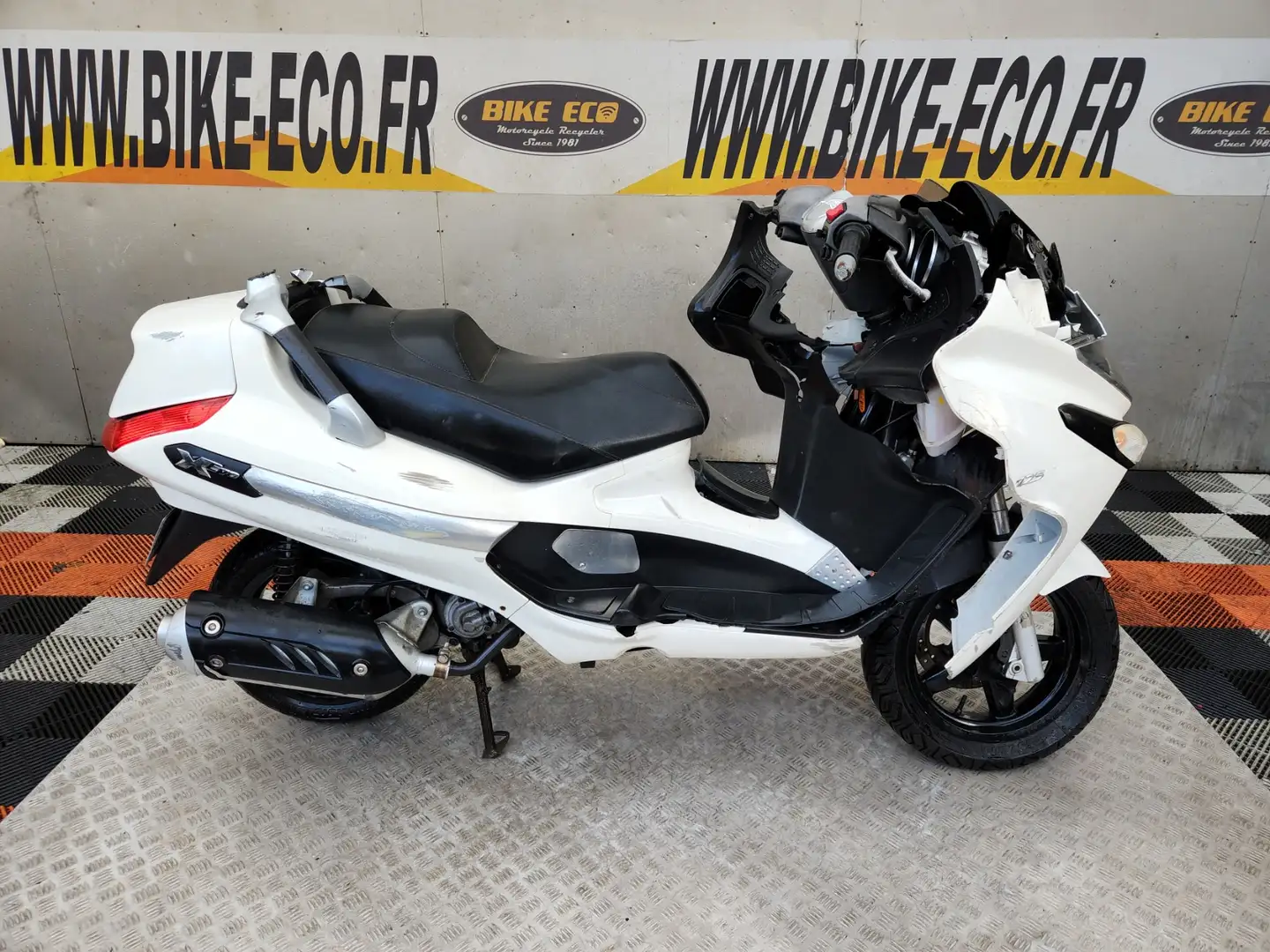Piaggio XEvo 125 Blanc - 1