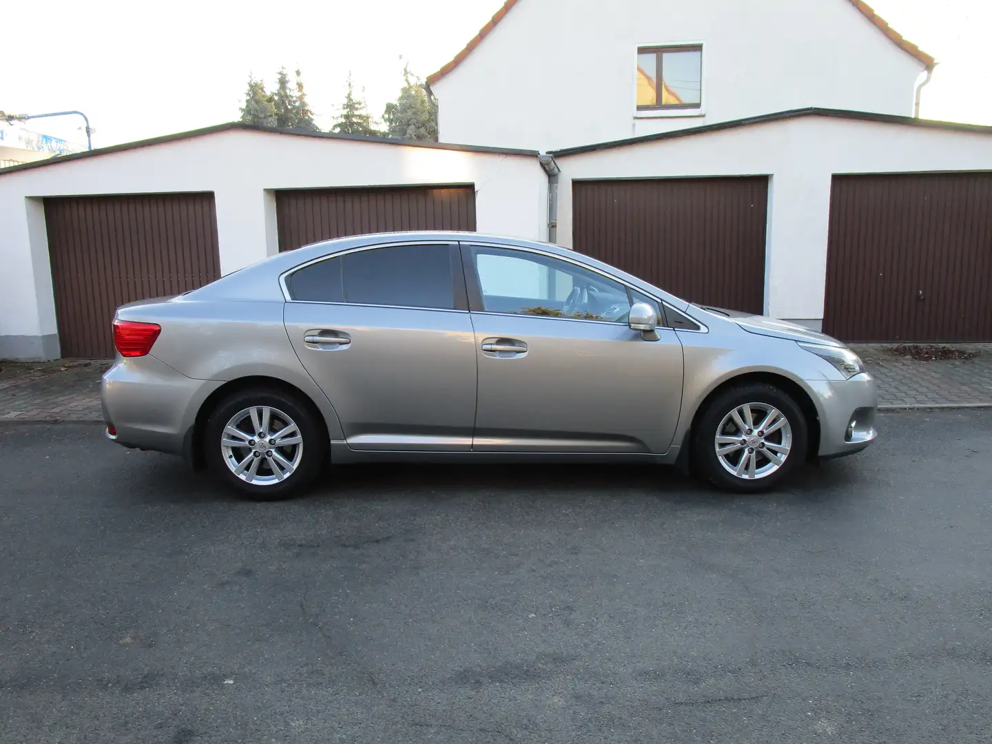 Toyota Avensis Life*1,8*2.Hand*Scheckheft*Euro 5*Klimaautomatik Silber - 2
