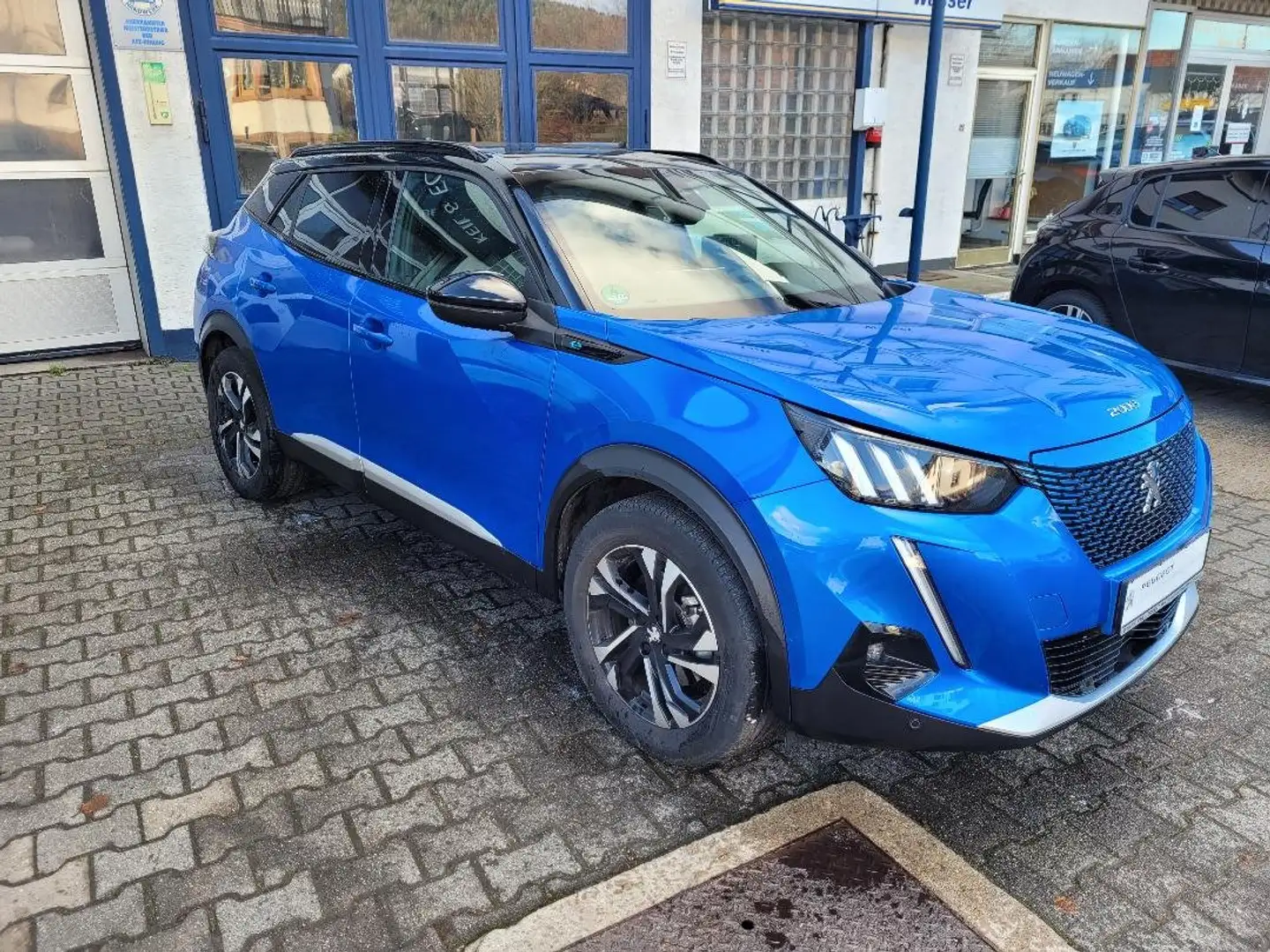 Peugeot 2008 e- Allure 136 GT-Line,Navi,Schiebedach,Sitzhzg. Blau - 2
