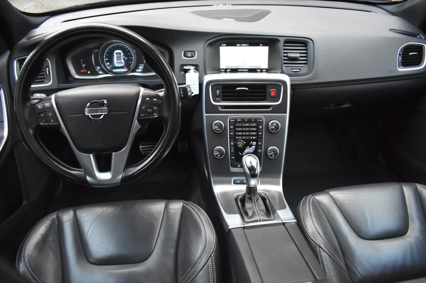Volvo V60 2.4 D6 AWD Plug-In Hybrid Summum '14 Xenon Navi Cl Zwart - 2