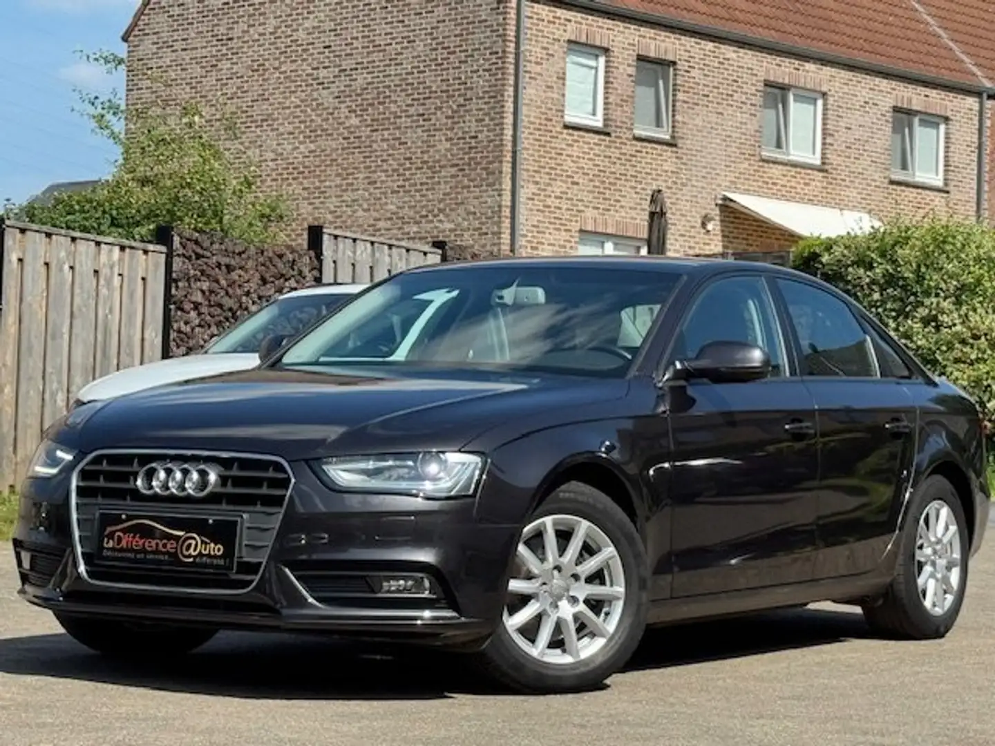 Audi A4 1.8 TFSI - Clim - Cuir - GPS - Toit ouvrant - JA Grijs - 1