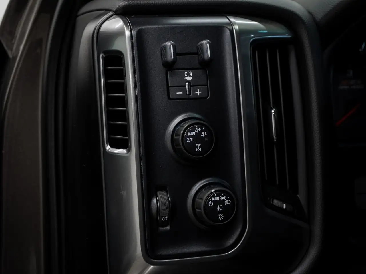 Chevrolet Silverado 1500 снимка Chevrolet Silverado 1500